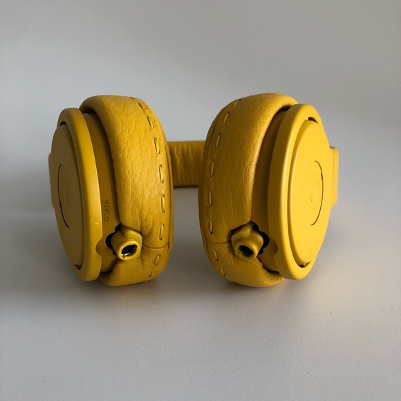 Fendi x Beats by Dre Headphones - Picture 4 of 5